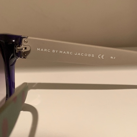 MARC BY MARC JACOBS Sunglasses - Picture 3 of 3